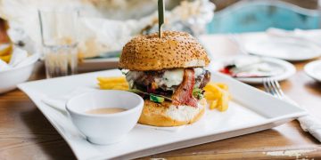 cibo mangiare hamburger