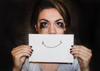 Violet: il servizio di supporto online per le vittime di violenza (anche in lingua italiana)