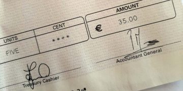 Caro-vita: iniziata la distribuzione di 35 euro a famiglia per compensare aumenti pane e latte