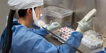 virus coronavirus medico laboratorio ricerca