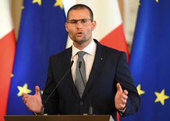 Il Governo annuncia nuovi provvedimenti a supporto delle imprese, ma non chiude il Paese