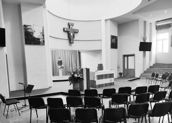 chiesa funzione messa croce religione