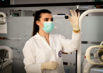 epidemia mascherina medico protezione ricerca scienza scienziato