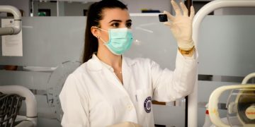 epidemia mascherina medico protezione ricerca scienza scienziato