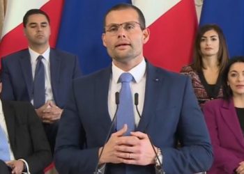 Ecco le dichiarazioni del Primo Ministro poco fa in conferenza stampa in merito all’emergenza Coronavirus