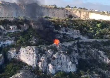 Birguma: macchina precipita dal burrone e prende fuoco