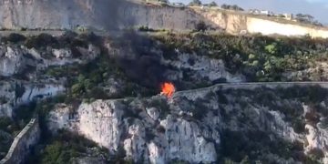 Birguma: macchina precipita dal burrone e prende fuoco