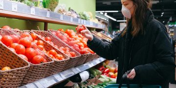 mascherina coronavirus epidemia contagio spesa