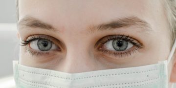 mascherina malata virus epidemia coronavirus contagio