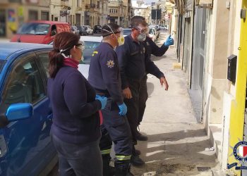 polizia virus coronavirus epidemia mascherina