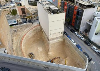 La foto è diventata virale: ora la scuola è stata evacuata