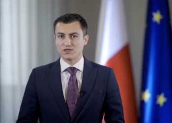 Il Ministro dell’economia Silvio Schembri si scusa con gli stranieri [video]