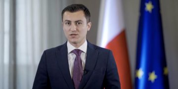 Il Ministro dell’economia Silvio Schembri si scusa con gli stranieri [video]