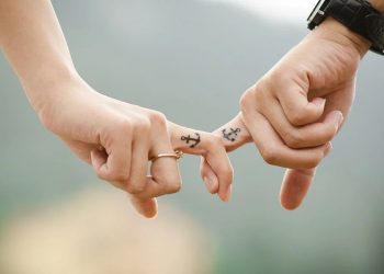 Relazioni in tempi di COVID-19: un sessuologo spiega come vivere al meglio il rapporto con se stessi e con il partner durante la pandemia