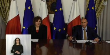 Coronavirus, record di casi giornalieri. Il Ministro della sanità: «tutto come previsto, niente panico»