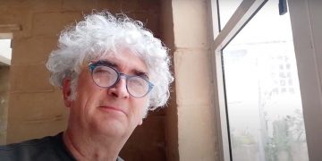 Grigio Maltese S1E1 – «Il mondo è cambiato ma lui non lo sa»