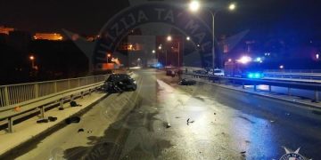 Incidente mortale nella notte, coinvolte due macchine e due moto