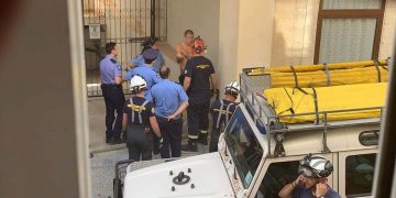 Ubriaco cade dentro un edificio in costruzione. Salvato dalla protezione civile