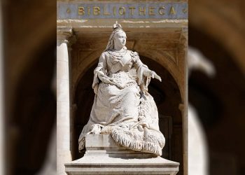 statua regina vittoria