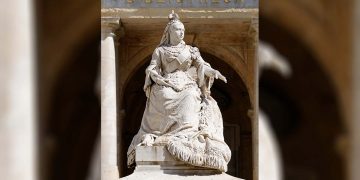 statua regina vittoria