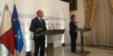 Il Ministro della sanità: ripristinate alcune limitazioni per combattere il Covid