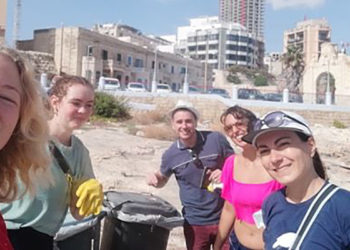 Domenica scorsa i volontari di #PlasticFree Verona hanno ripulito una spiaggia a St Julian