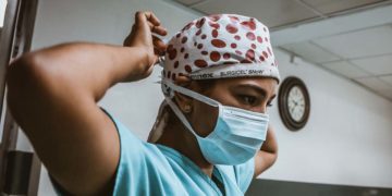 infermiera mascherina sanita salute coronavirus