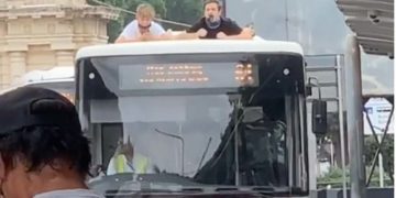Malati di Tiktok: polizia sulle tracce di due ragazzi che girano sui tetti dei bus