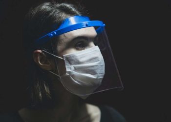 Covid-19: visiera efficace solo se abbinata all’uso della mascherina