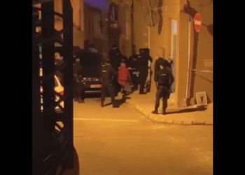 Pietà: ore di tensione dopo che un uomo si barrica in casa armato, sparati colpi di pistola