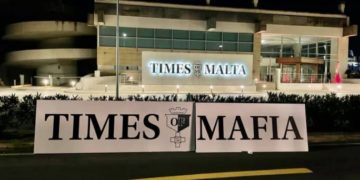 Vile attacco al Times of Malta, uno striscione lo paragona alla mafia