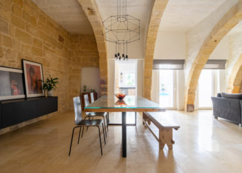 Una sapiente ristrutturazione riporta alla luce le storiche architetture di una casa tipica maltese