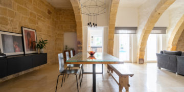 Una sapiente ristrutturazione riporta alla luce le storiche architetture di una casa tipica maltese
