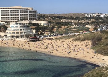 Ignorate le norme anti COVID-19:   in tanti al mare per il “Freedom Day”