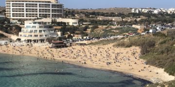 Ignorate le norme anti COVID-19:   in tanti al mare per il “Freedom Day”