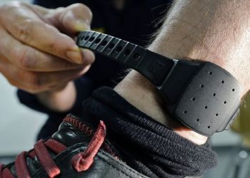 Fuori dal carcere i detenuti meno pericolosi: “braccialetto elettronico” per chi ha avuto condanne lievi