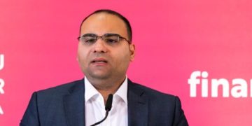 I conti dello Stato sono in rosso, ma il ministro Caruana promette: «Non ci saranno nuove tasse»