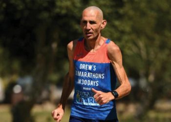 Cuore e muscoli contro il cancro: la battaglia dello scozzese che corre per aiutare i bambini