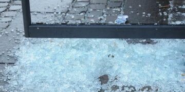 Atti vandalici in 13 fermate dei bus, condannato un cittadino eritreo