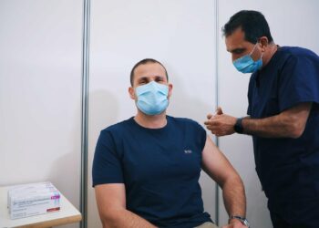 Abela si vaccina: «Proteggiamoci a vicenda per continuare a guardare avanti»