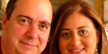Cremato il cittadino maltese morto in India per il COVID-19: oggi avrebbe festeggiato 19 anni di matrimonio con la sua Rosanne
