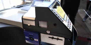 Addio contanti, sull’autobus ora il biglietto si paga con lo smartphone