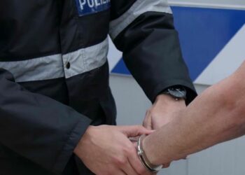 Aggredisce un poliziotto durante i controlli anti COVID-19: cittadino francese condannato a 2 anni e a una multa di 6mila euro