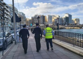 Controlli anti COVID-19: 150 multe, poliziotto aggredito da un francese. A Mellieha festa in casa con 35 persone