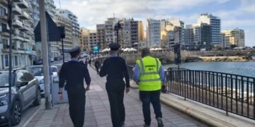 Controlli anti COVID-19: 150 multe, poliziotto aggredito da un francese. A Mellieha festa in casa con 35 persone