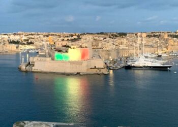 Tutta l’Italia è in festa, la Repubblica compie 75 anni. L’Aeronautica sorvola il cielo di Ta’ Xbiex