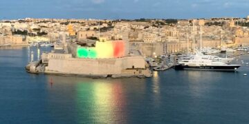 Tutta l’Italia è in festa, la Repubblica compie 75 anni. L’Aeronautica sorvola il cielo di Ta’ Xbiex