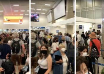File interminabili per il controllo dei certificati COVID-19: aeroporto nel caos, turisti furibondi