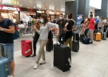 Code all’aeroporto di Malta, Clayton Bartolo assicura: «Presto più personale addetto»