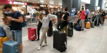 Code all’aeroporto di Malta, Clayton Bartolo assicura: «Presto più personale addetto»